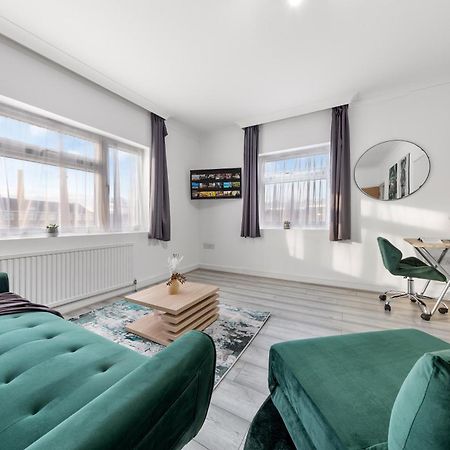 Green Hype - 10 Mins To Stadium - Sleeps 8 London Bagian luar foto
