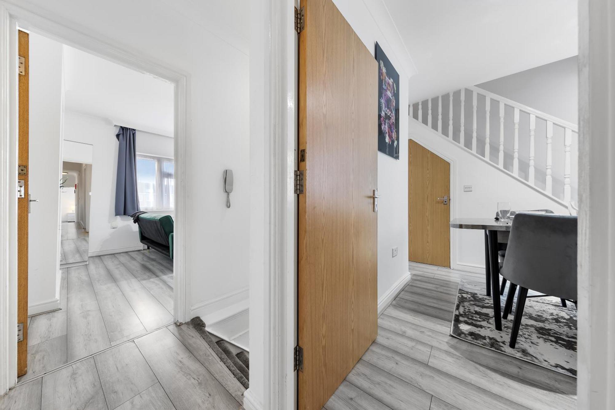 Green Hype - 10 Mins To Stadium - Sleeps 8 London Bagian luar foto